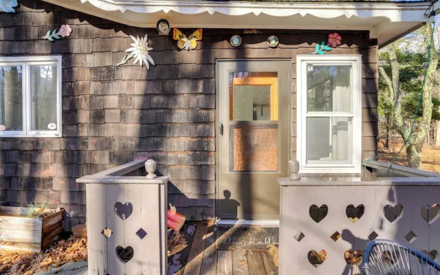 Mtn Views + On-site Hiking Trails: Catskills Cabin
