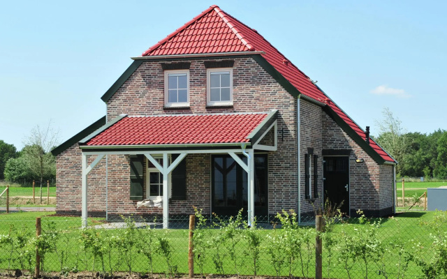 Villa With Sauna & Bubble Bath in Limburg