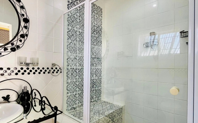 Longtom Farm Guest House