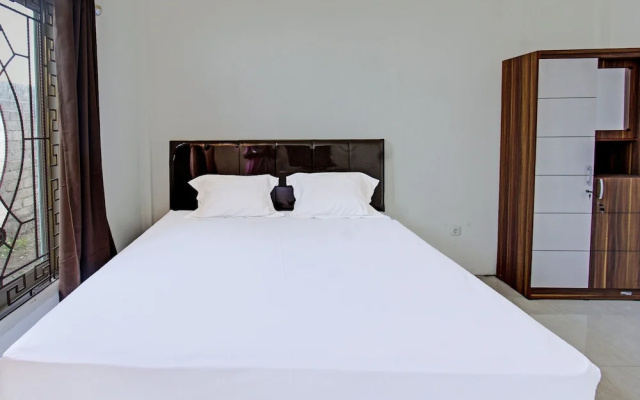 Hotel O Ayu Bypass MansionNearBundaran Gerung