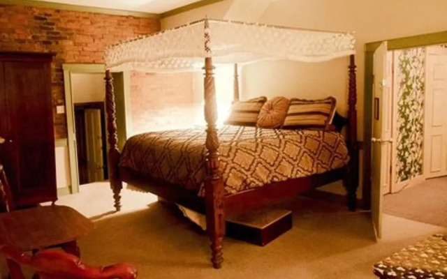 Wayside Inn