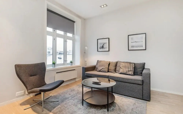 Newly Redecorated 1 Bedroom