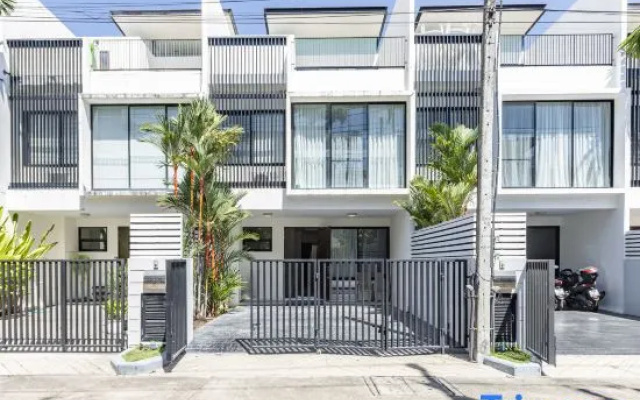 Awesome 3bd Townhouse Lily with a patio
