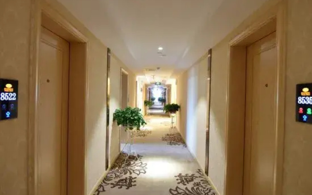 Vienna Hotel (Shou County Jingrun Central City)