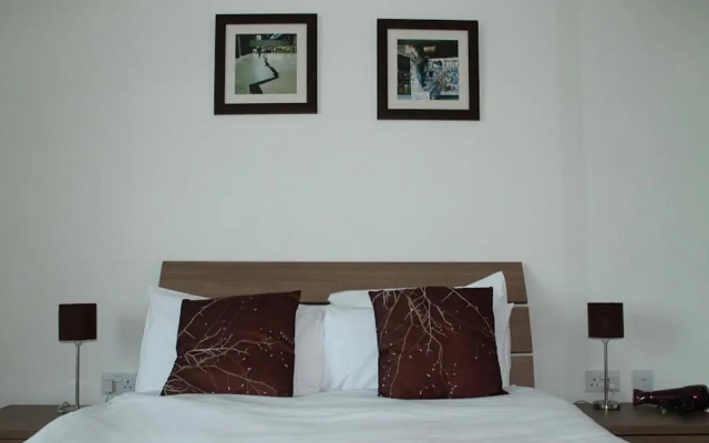 House Of Moli - Commercial Road Apartments