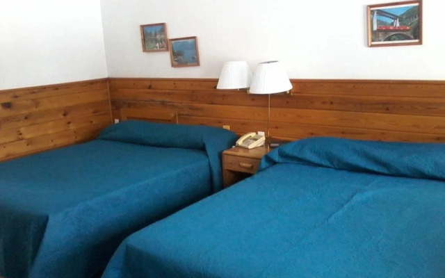 Quiet Bay: Lakeside Escape
