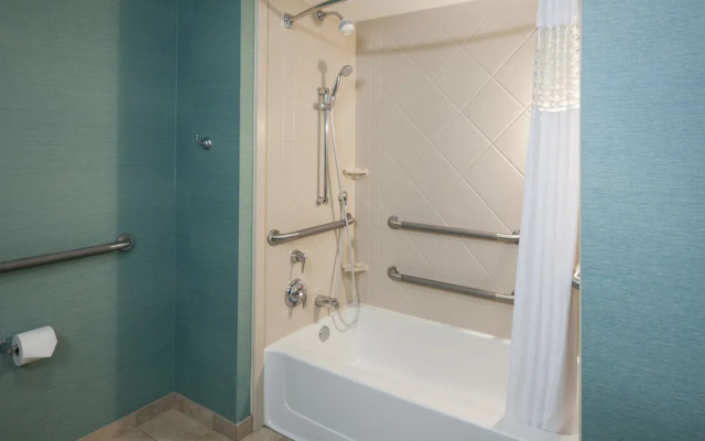 Hampton Inn & Suites Forest Park