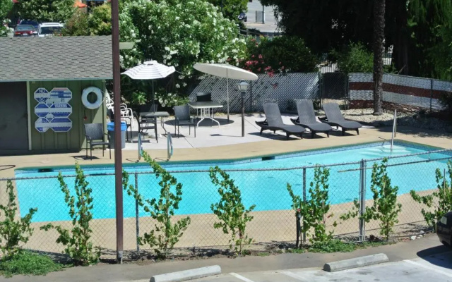 Vino Inn & Suites