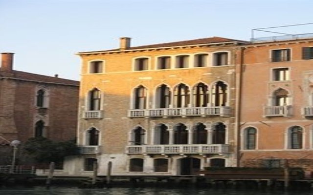 Отель Pesaro Palace Италия, Венеция - отзывы, цены и фото номеров - забронировать отель Pesaro Palace онлайн вид на фасад