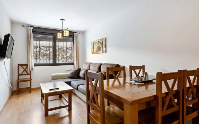 Contemporary Apartment in Gudar With Fireplace