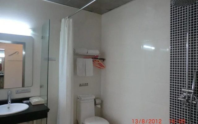 Super 8 Hotel Bengbu Railway Station