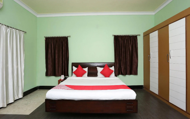 OYO 11345 Hotel White House Inn