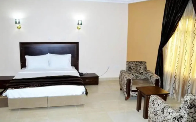 Adachukwu Hotel and Suites