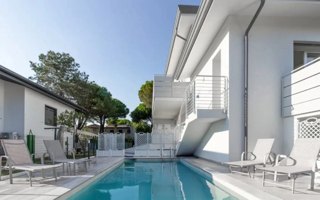Modern Flat With Shared Pool