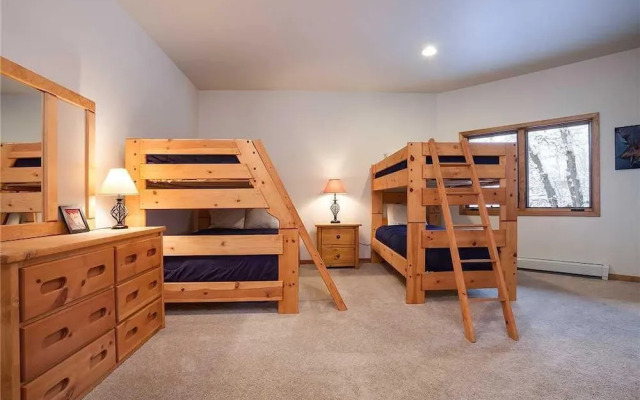 Ski Trail Lodge I