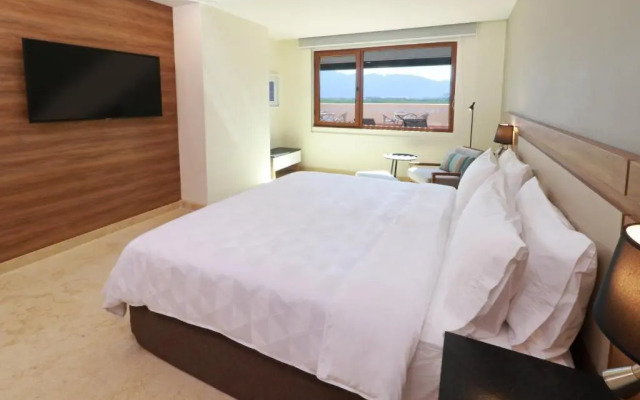 Holiday Inn & Suites Puerto Vallarta Marina & Golf