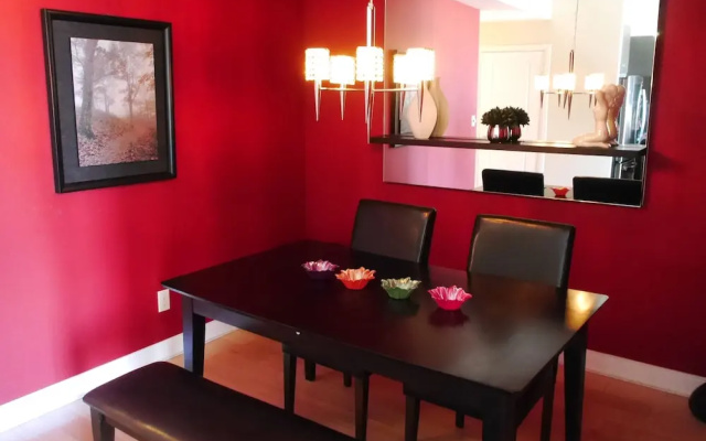 Amazing 1BR Condo in Yorkville