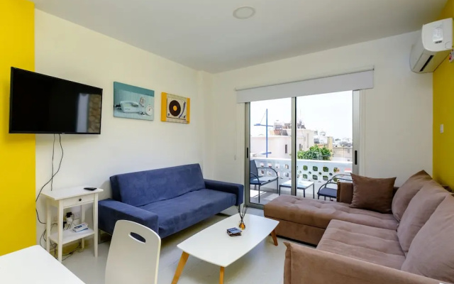 Anonymous - 2BR - 2Floors - Central