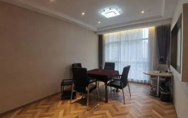 Vienna Hotel (Zhuji Station Baolong Plaza)