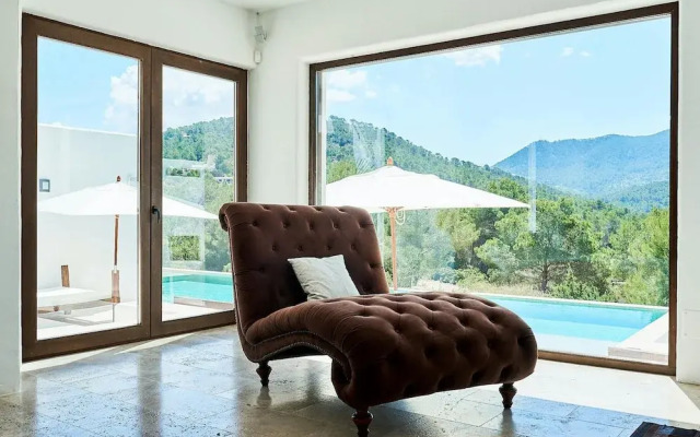 Countryside Villa With Pool