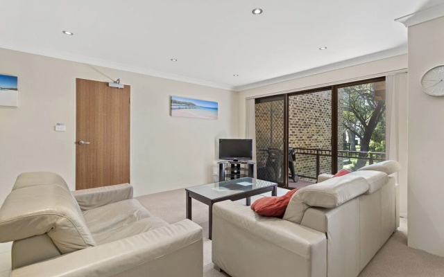 Nicholli, Bay Parklands, Unit 30/2 Gowrie Ave