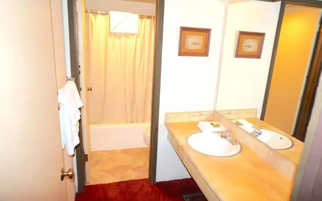 Lakeview 826 #109 - 2 Br Condo