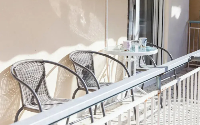 Cozy apt near Stavros Niarchos Park