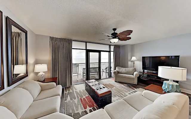 606islav 3 Bedroom Condo