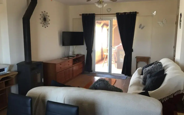 2 Bed Flat - Sleeps 4 - Pool - Parking - Wifi
