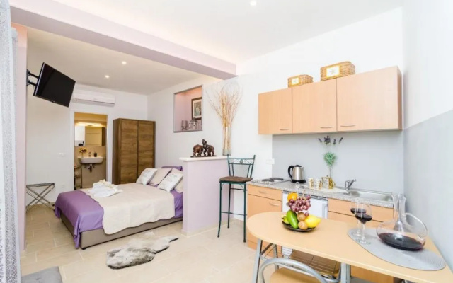 Apartment & Room Lady O