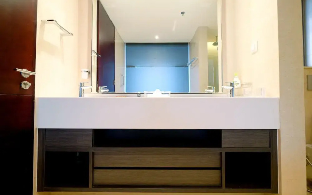 Classy 2BR Casa Domaine Apartment with Maid Room By Travelio