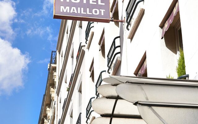 Отель MAILLOT Нёйи-сюр-Сен вид на фасад