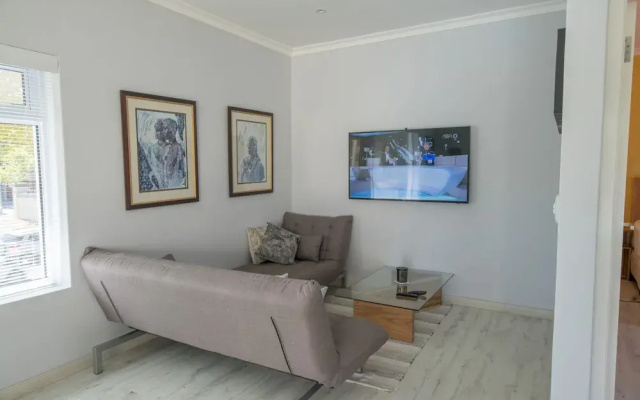 Superior 4-star-apartment Graded by Aa and Tgcsa Close to Constantia Wineroute