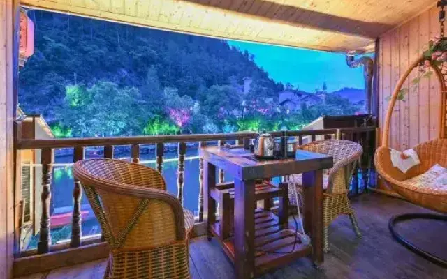 Nice Riverside Inn