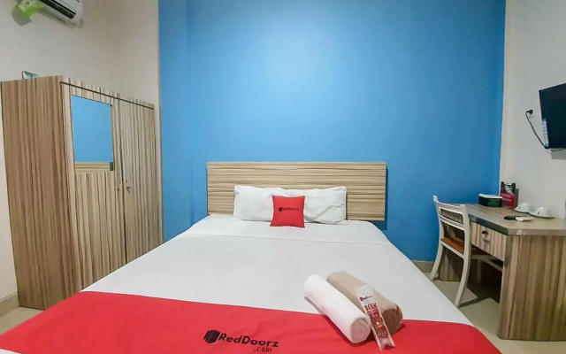 RedDoorz near Jalan Kolonel Haji Burlian Palembang