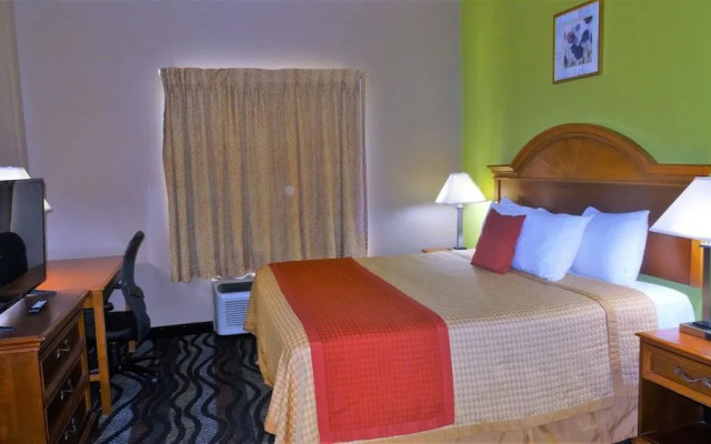 Oak Tree Inn & Suites