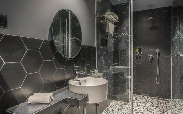 Hotel B Plus L