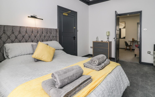 Flat 1, Mona House