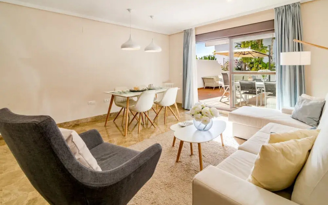 GH-Beautiful 2 bedroom apt small pool