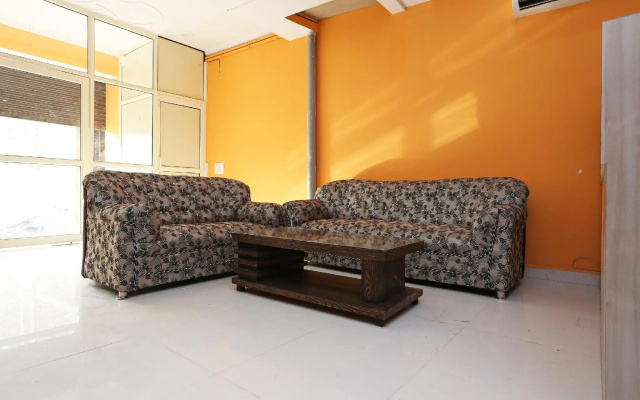 OYO 14822 Rose Residency