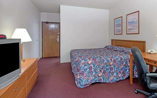 Super 8 Groton Foxwood