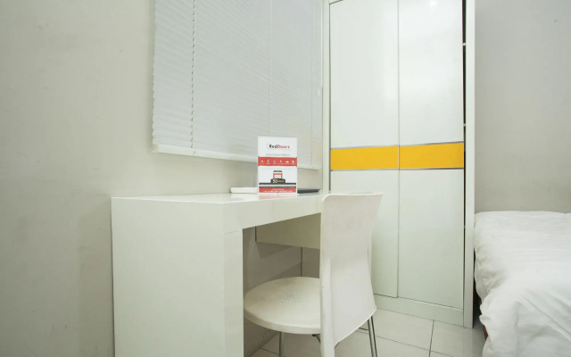 RedDoorz near Suroboyo Carnival Park