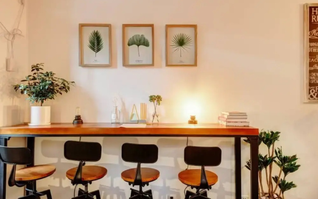 Welcome Home Courtyard-Black Boutique