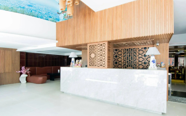 The White Hotel 8A Thai Van Lung