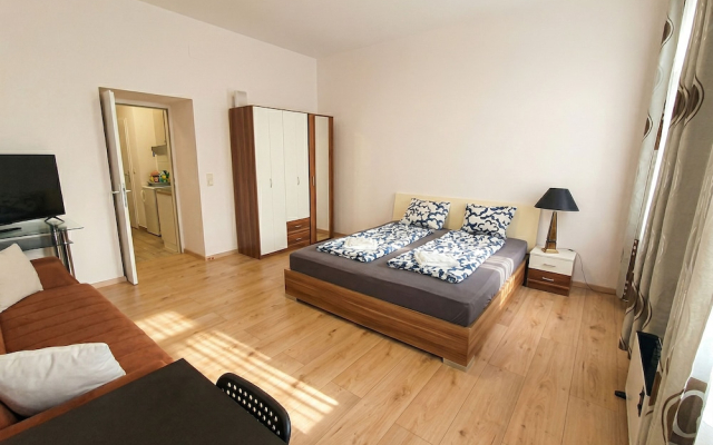 Only 15 Min to Center - Comfortable 1BR Apartment with TV & WIFI