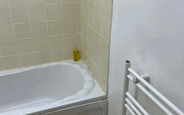 Apartment Sleeps 4 With Parking