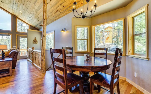 22str-00283 Fairplay Cabin w/ Deck & Mtn Views
