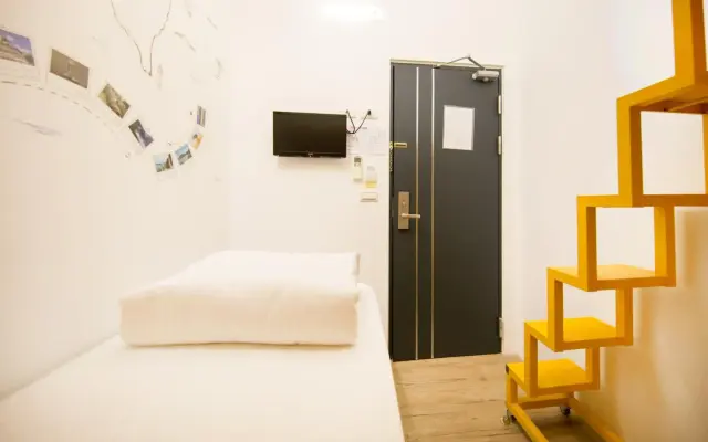 SleepBox Hotel - Ximen