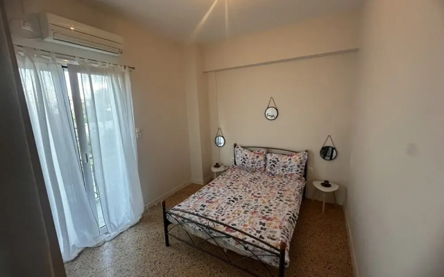 Agioi Theodoroi Beach view Modern Apt