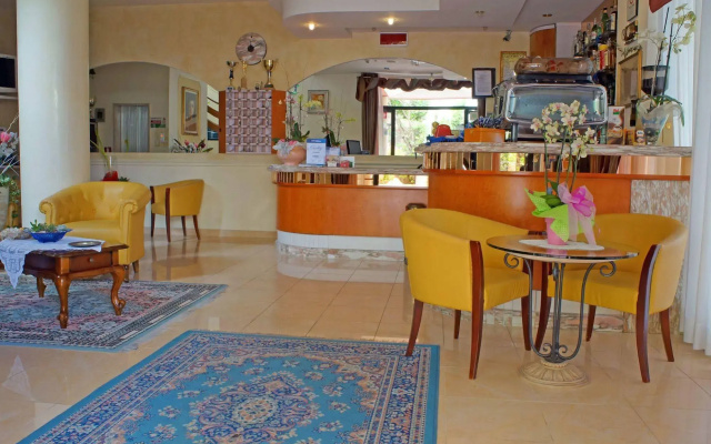 Hotel River